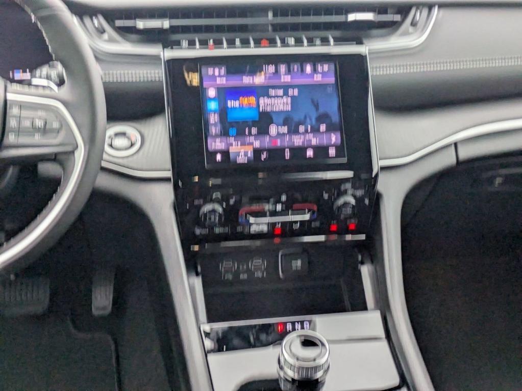 new 2025 Jeep Grand Cherokee car, priced at $30,575