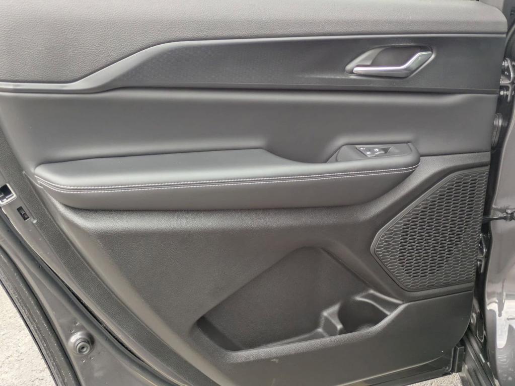 new 2025 Jeep Grand Cherokee L car, priced at $38,475