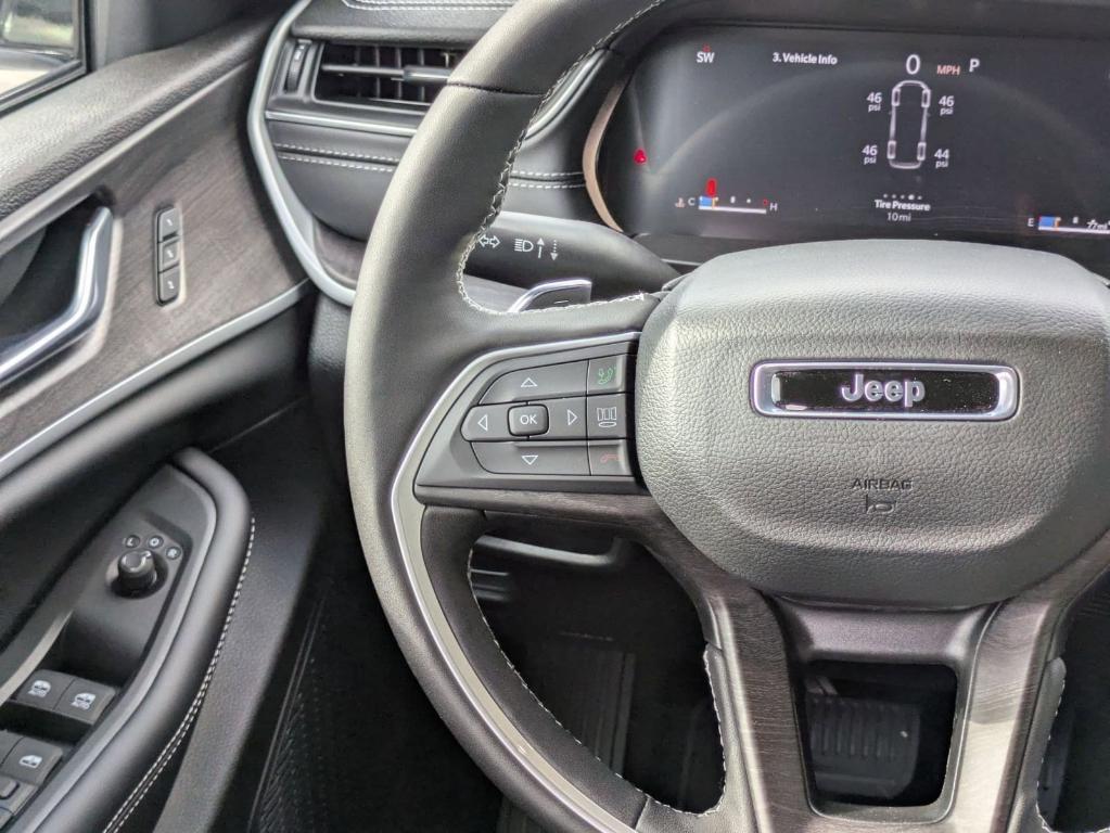 new 2025 Jeep Grand Cherokee L car, priced at $41,720