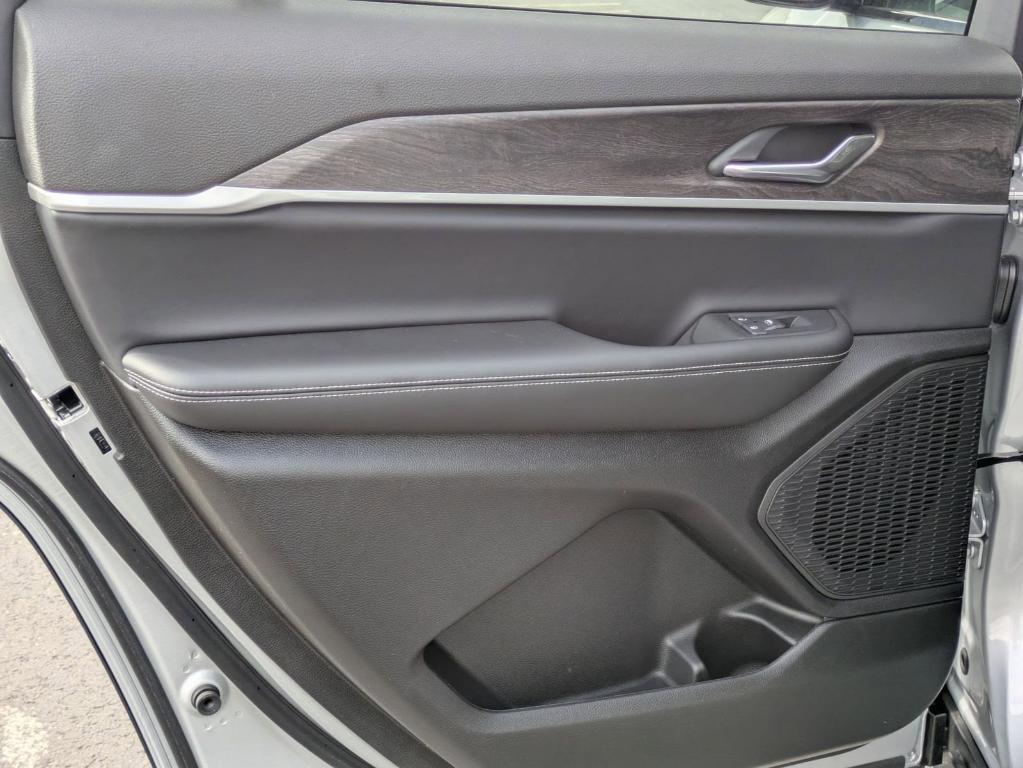 new 2025 Jeep Grand Cherokee L car, priced at $41,720