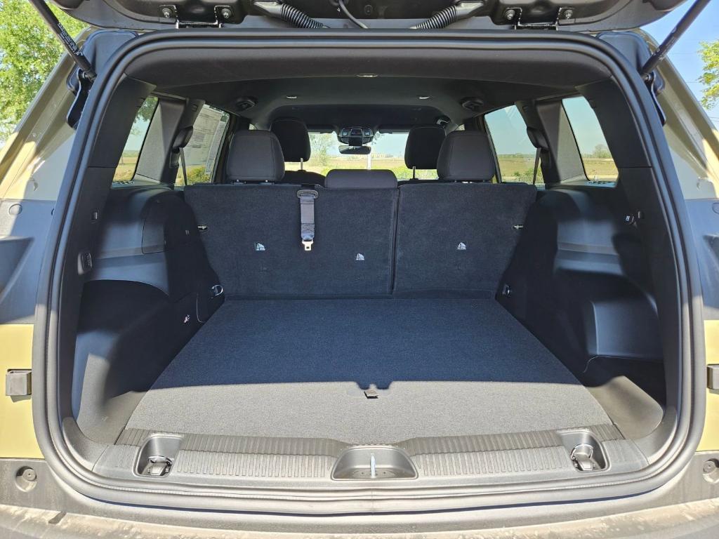 new 2026 Jeep Cherokee car, priced at $38,085