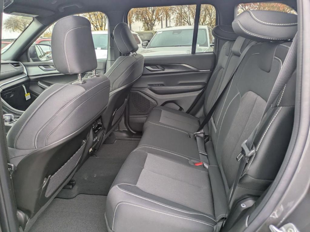 new 2025 Jeep Grand Cherokee car, priced at $31,770