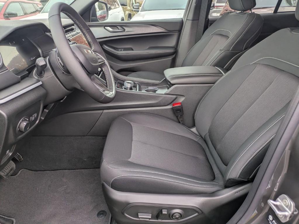 new 2025 Jeep Grand Cherokee car, priced at $31,770