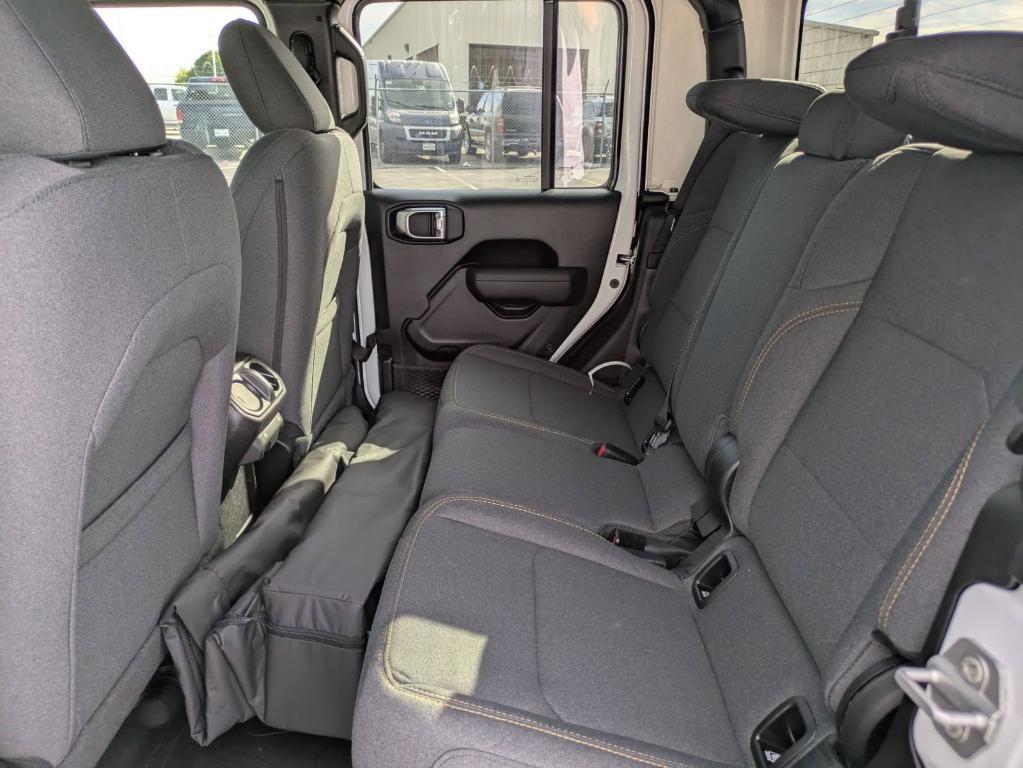 new 2025 Jeep Gladiator car, priced at $38,560