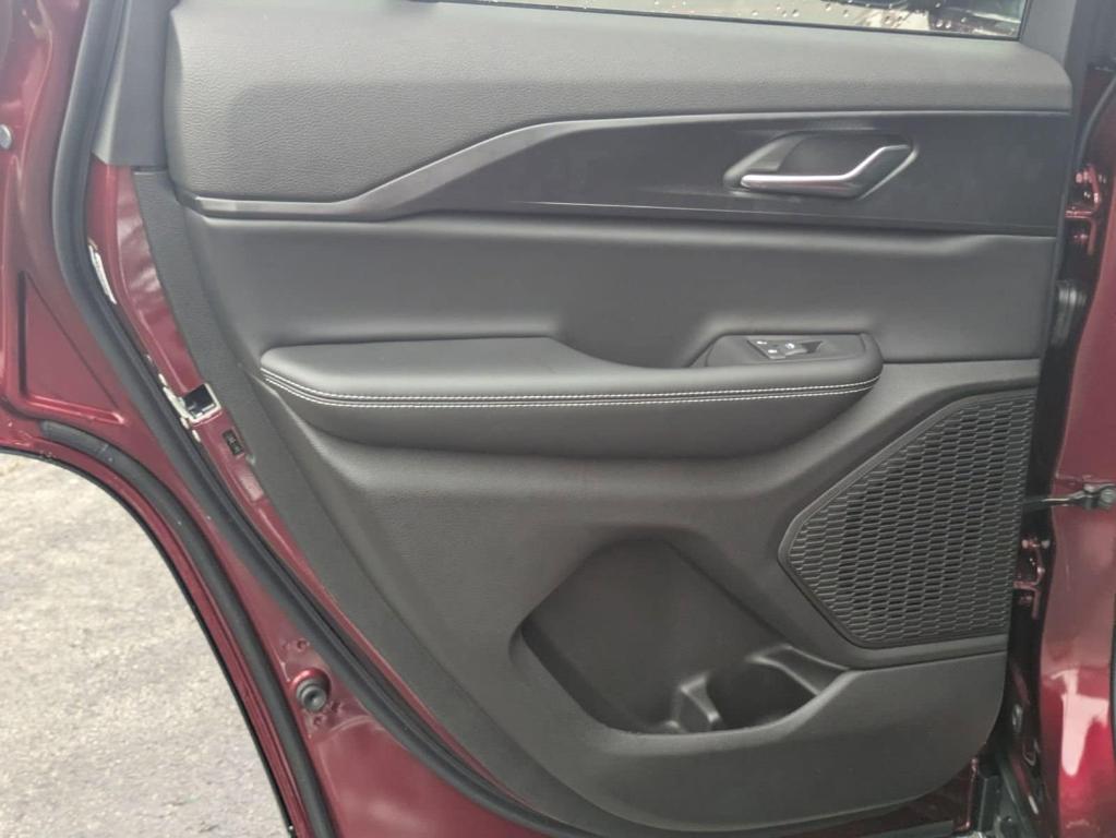 new 2025 Jeep Grand Cherokee car, priced at $28,370