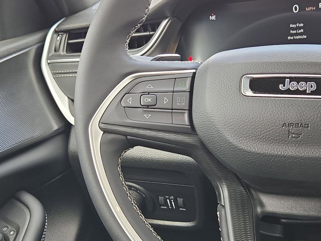 new 2026 Jeep Grand Cherokee car, priced at $36,990