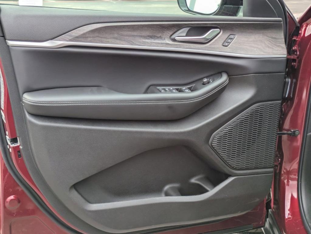 new 2025 Jeep Grand Cherokee L car, priced at $42,535