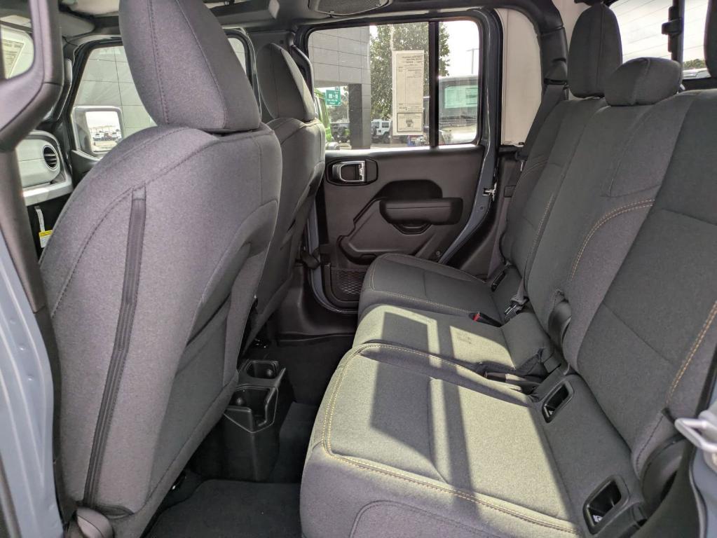 new 2025 Jeep Gladiator car, priced at $38,685