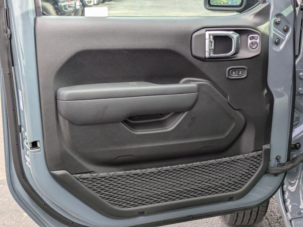 new 2025 Jeep Gladiator car, priced at $38,685
