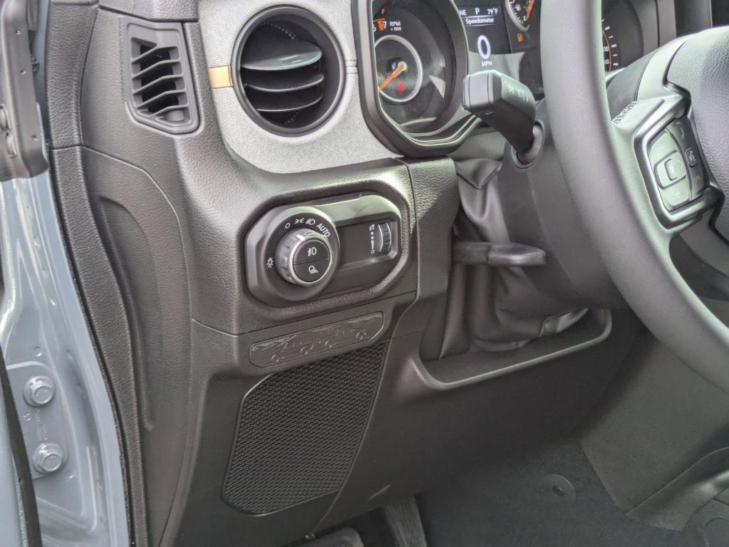 new 2025 Jeep Gladiator car, priced at $38,685