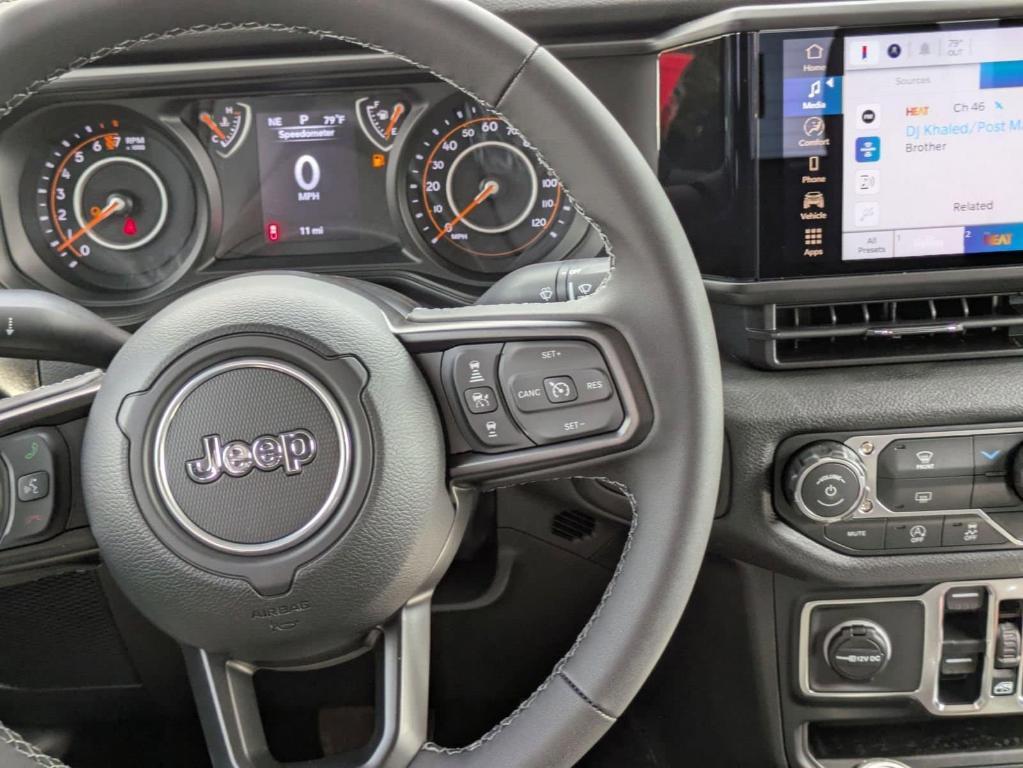 new 2025 Jeep Gladiator car, priced at $38,685