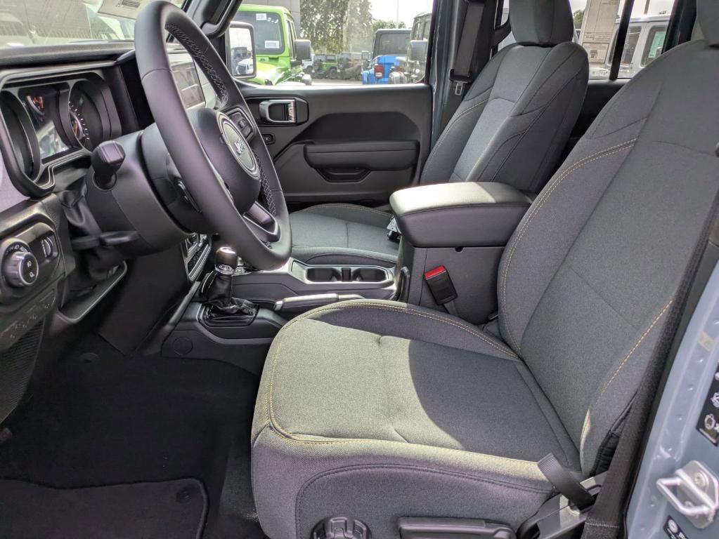 new 2025 Jeep Gladiator car, priced at $38,685