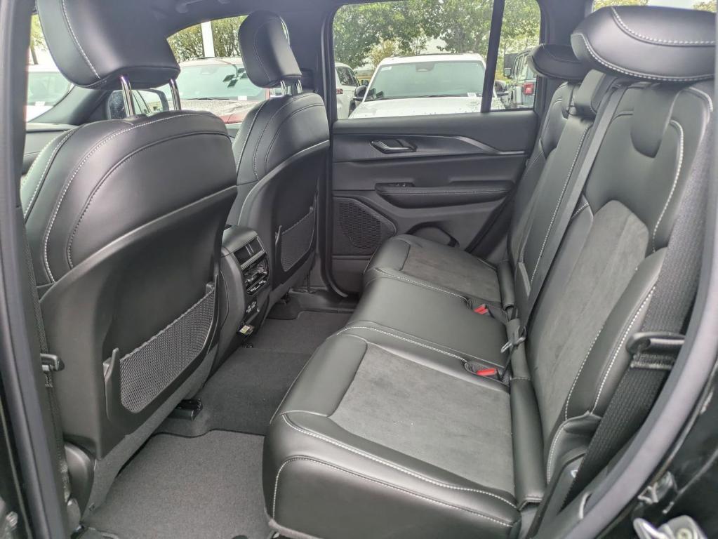 new 2025 Jeep Grand Cherokee car, priced at $34,125