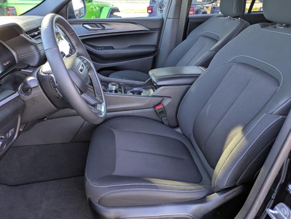 used 2025 Jeep Grand Cherokee car, priced at $33,985