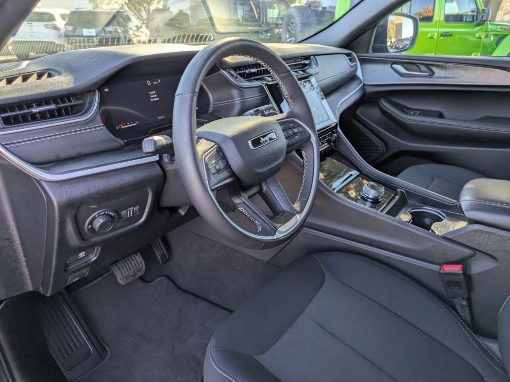 used 2025 Jeep Grand Cherokee car, priced at $33,985