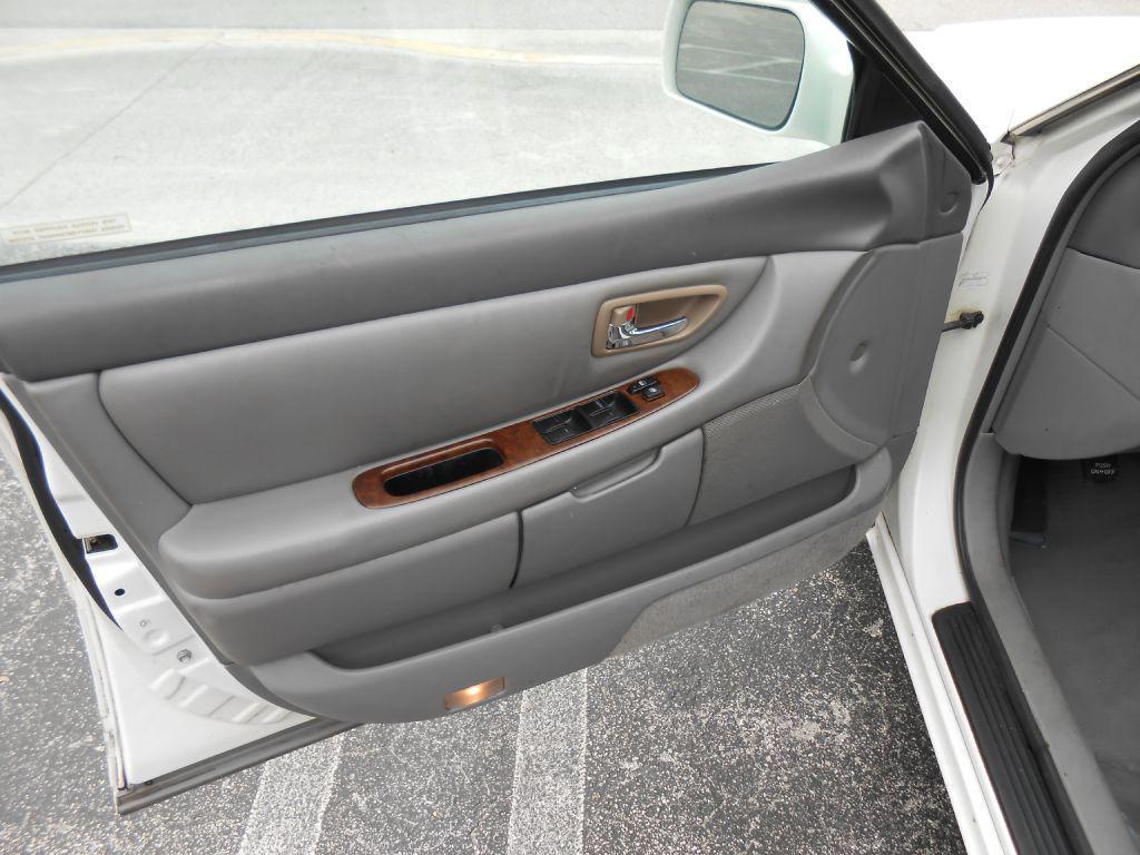 used 2000 Toyota Avalon car, priced at $4,379