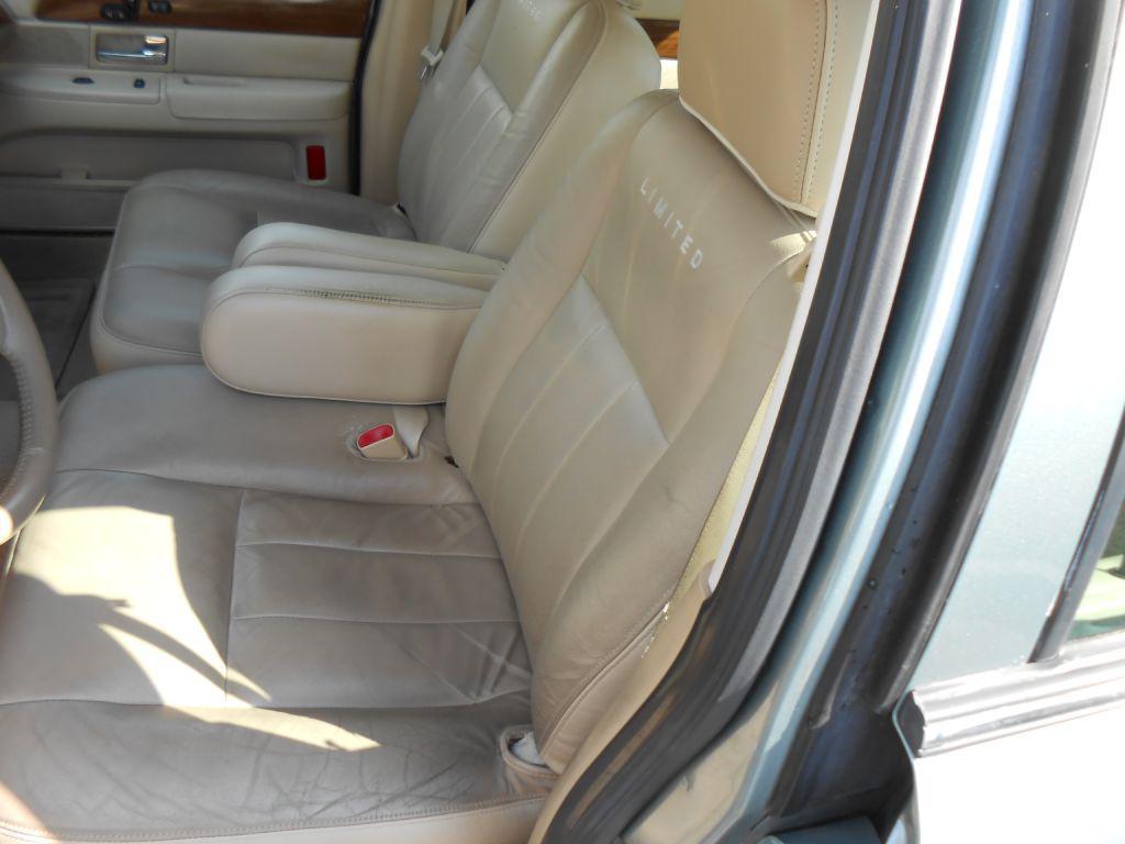 used 2006 Mercury Grand Marquis car, priced at $5,457