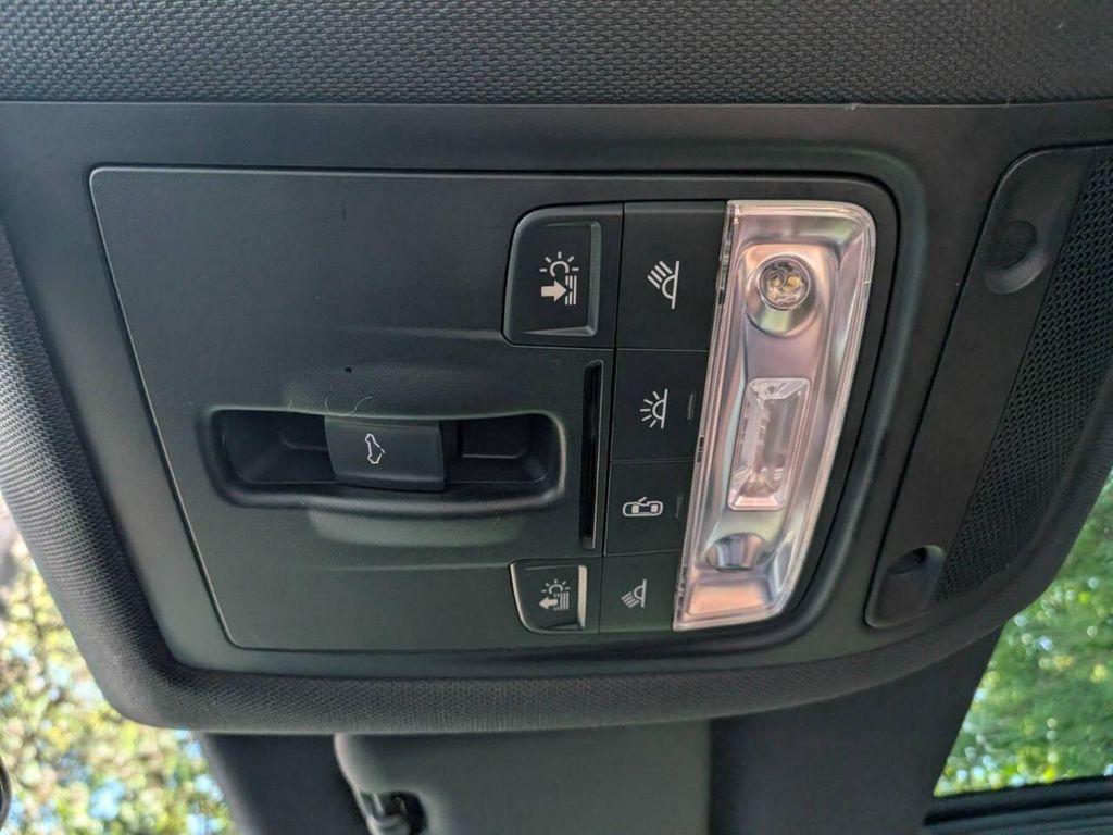 Audi Q3 view 32