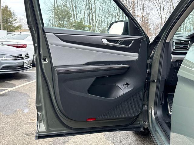 used 2025 Volkswagen Atlas car, priced at $40,472