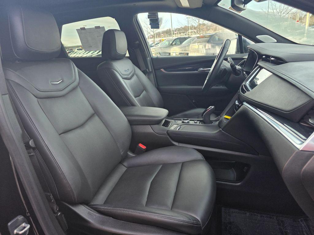 used 2024 Cadillac XT5 car, priced at $30,995