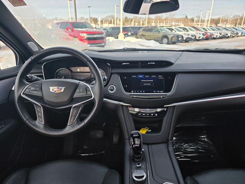 used 2024 Cadillac XT5 car, priced at $30,995
