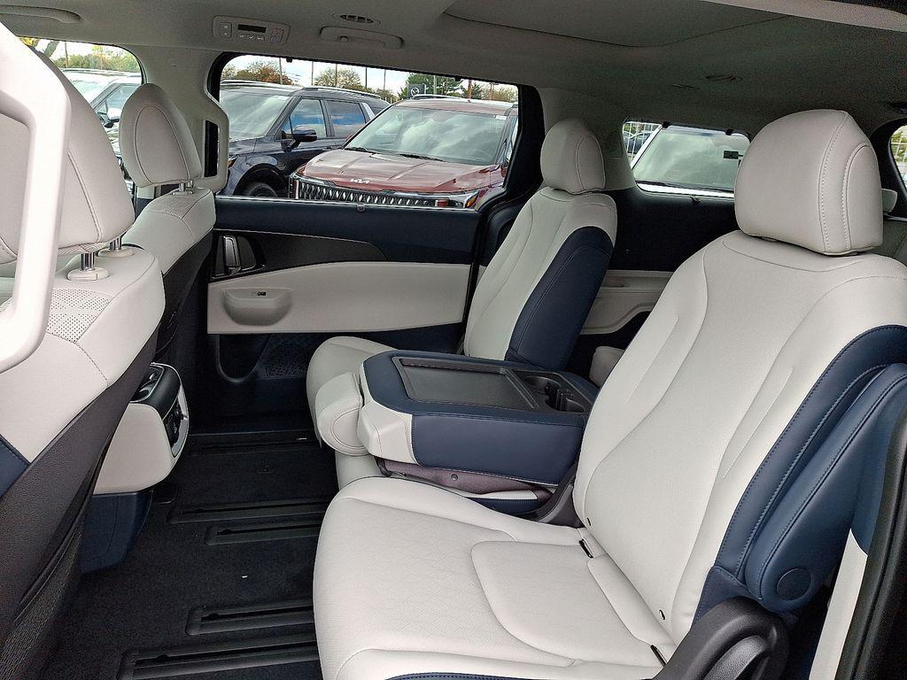 new 2026 Kia Carnival Hybrid car, priced at $50,900