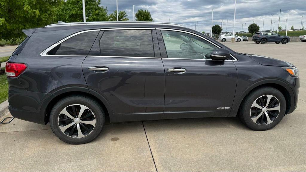 used 2021 Kia Sorento car, priced at $22,900