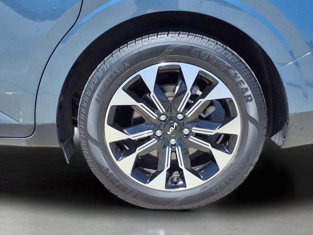 used 2024 Kia Carnival car, priced at $31,900