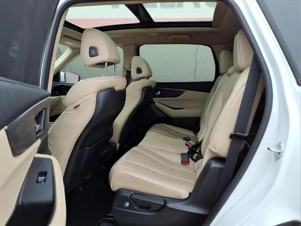 used 2023 Acura MDX car, priced at $38,900