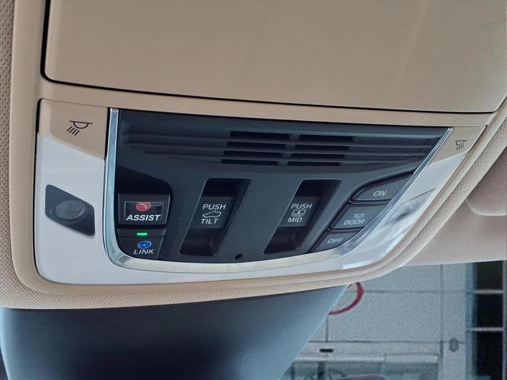 used 2023 Acura MDX car, priced at $38,900