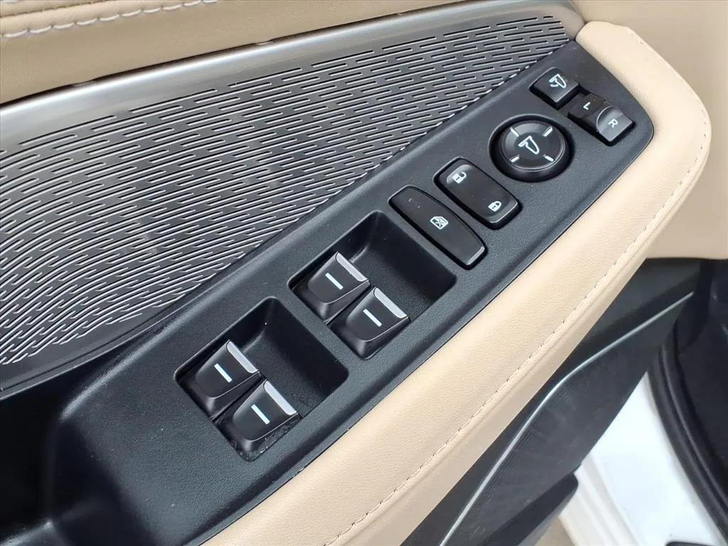 used 2023 Acura MDX car, priced at $38,900