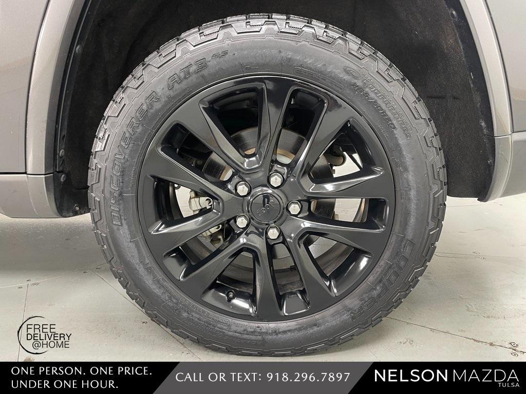 used 2017 Jeep Grand Cherokee car, priced at $15,994