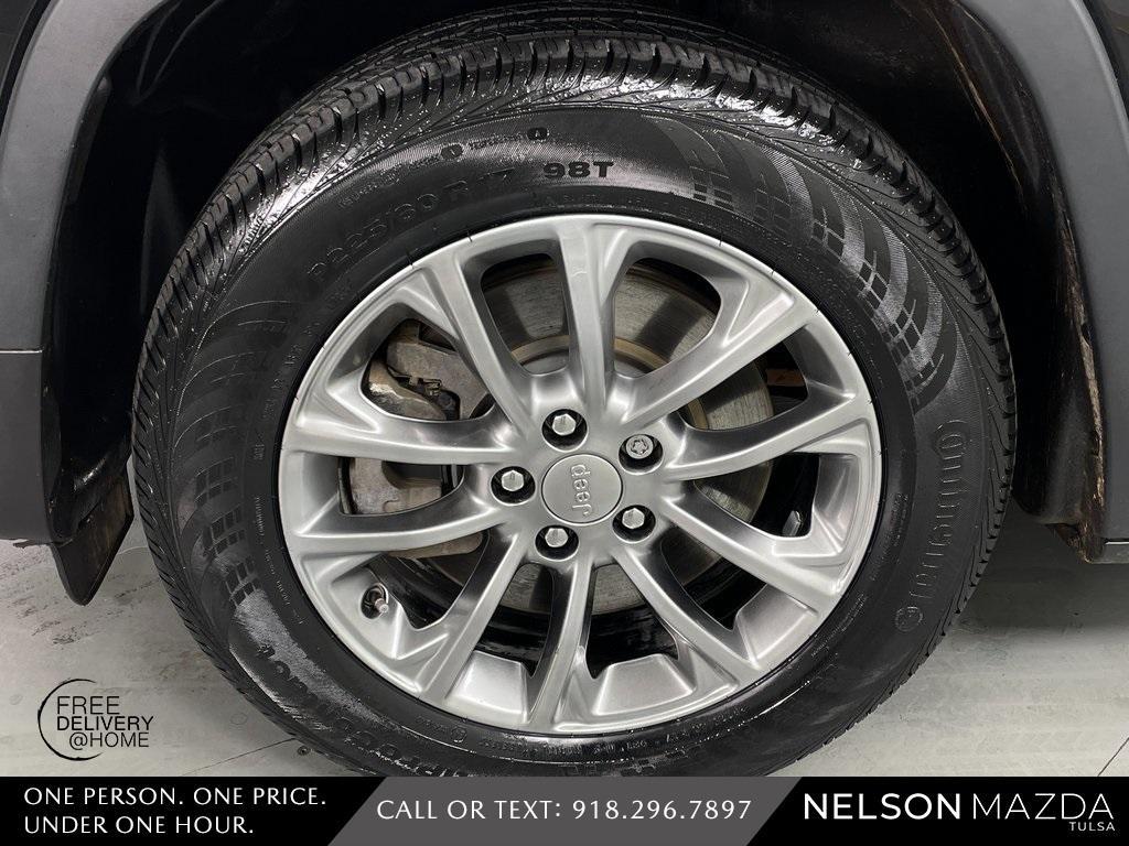 used 2021 Jeep Cherokee car, priced at $15,209