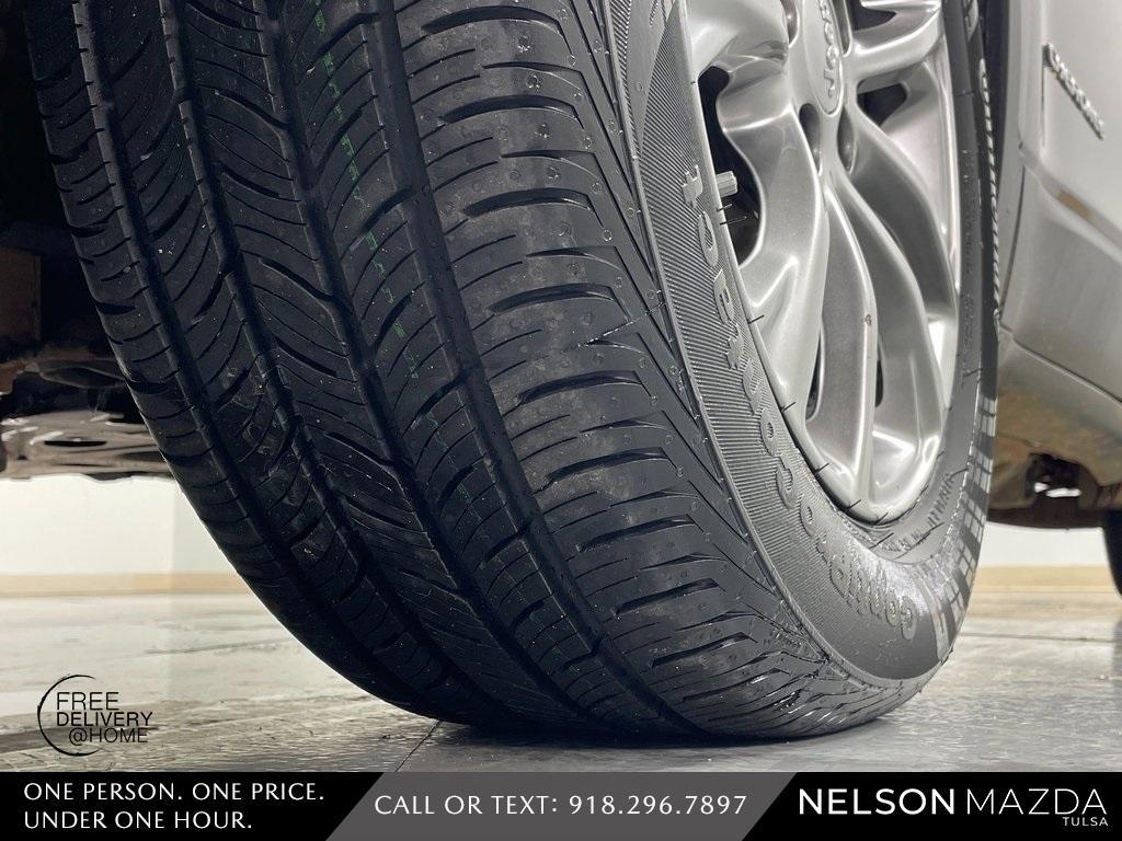 used 2021 Jeep Cherokee car, priced at $15,209