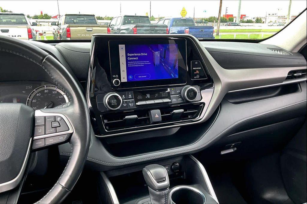 used 2024 Toyota Highlander car, priced at $34,999