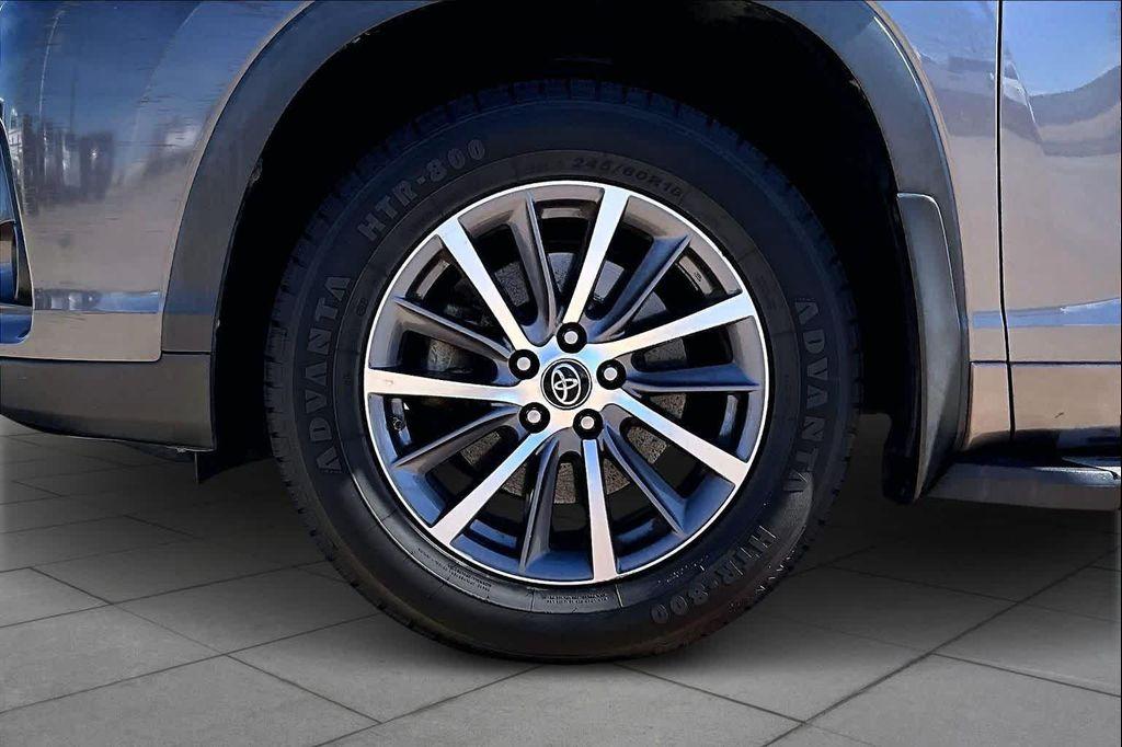 used 2018 Toyota Highlander car, priced at $15,550