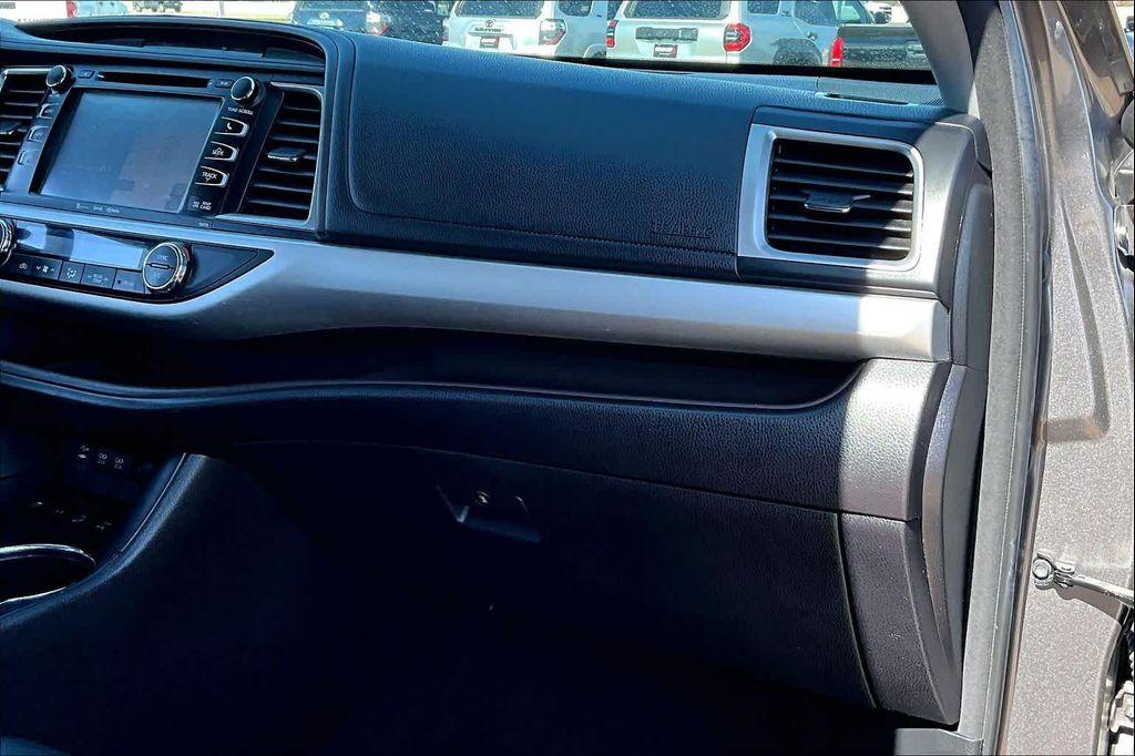 used 2018 Toyota Highlander car, priced at $15,550
