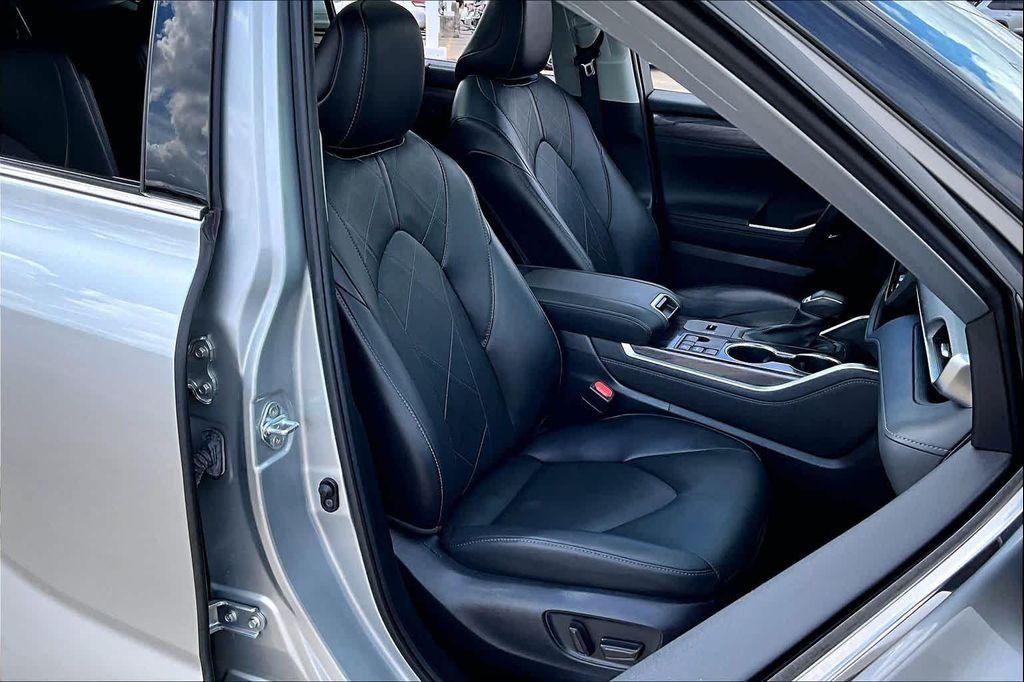 used 2023 Toyota Highlander car, priced at $40,500