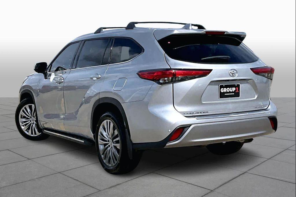 used 2023 Toyota Highlander car, priced at $40,500