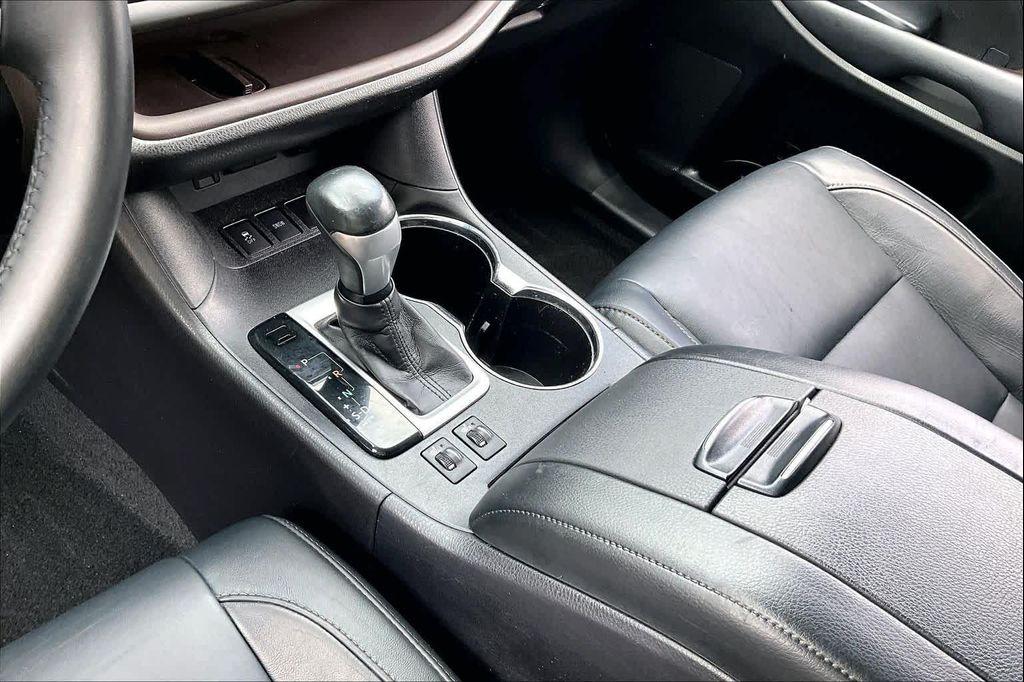 used 2018 Toyota Highlander car, priced at $21,450