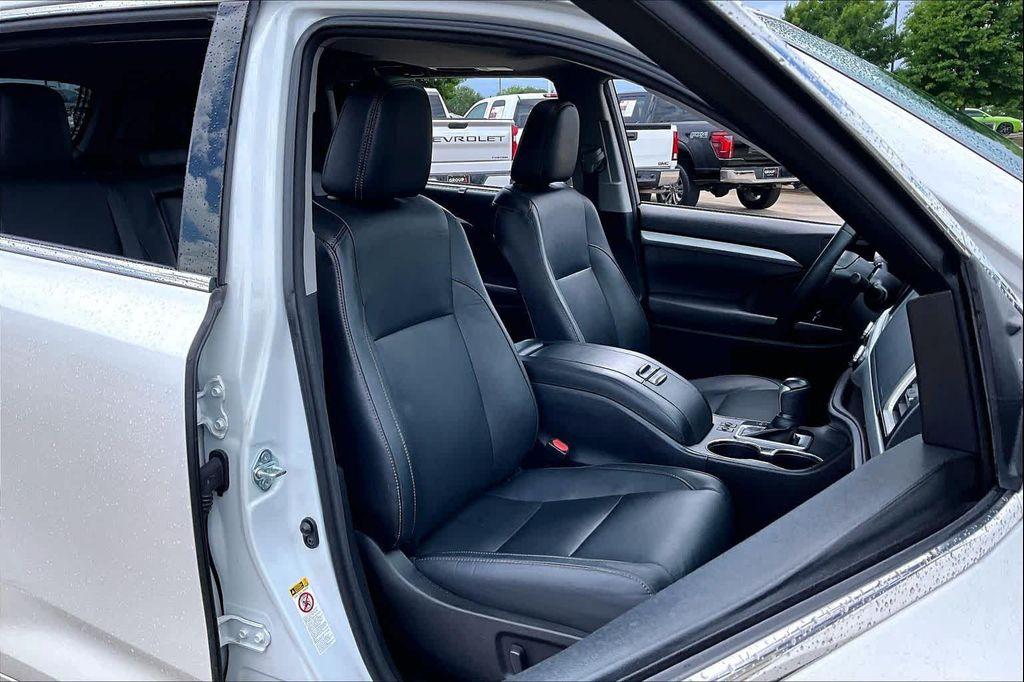 used 2018 Toyota Highlander car, priced at $21,450