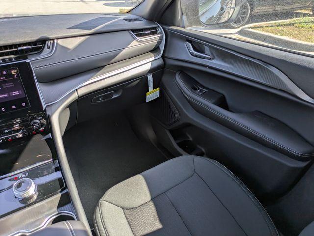 new 2025 Jeep Grand Cherokee L car, priced at $31,925