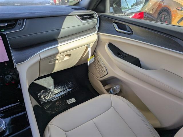 new 2025 Jeep Grand Cherokee L car, priced at $43,905