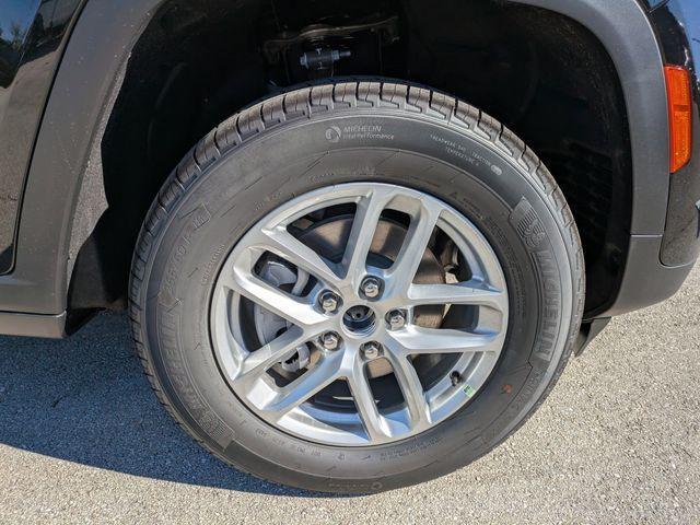 new 2025 Jeep Grand Cherokee car, priced at $33,540