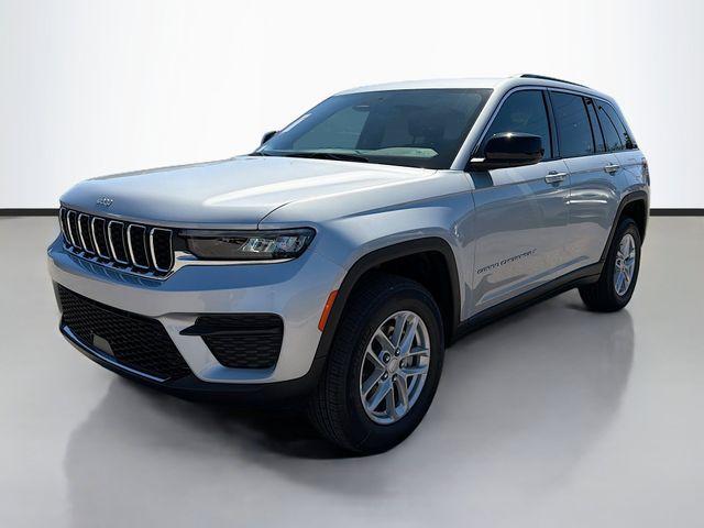 new 2026 Jeep Grand Cherokee car, priced at $42,003