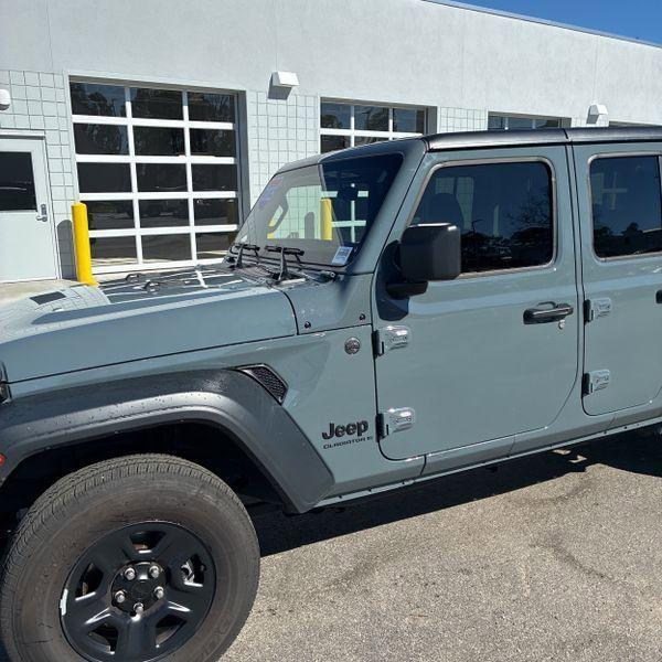 used 2025 Jeep Gladiator car, priced at $42,781