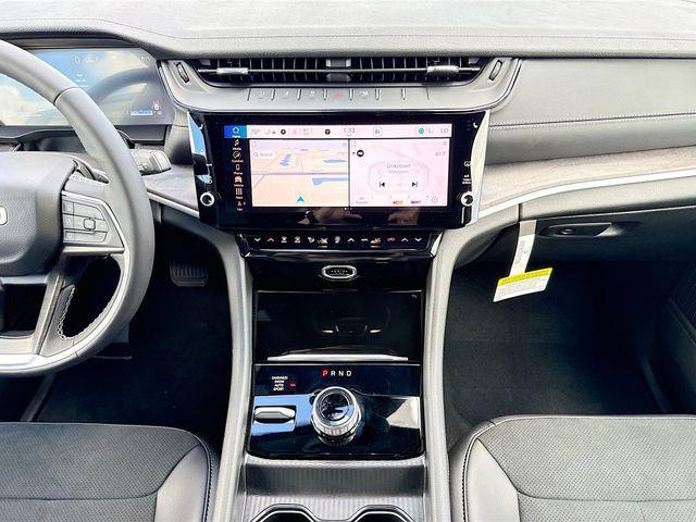 new 2026 Jeep Grand Cherokee car, priced at $44,750