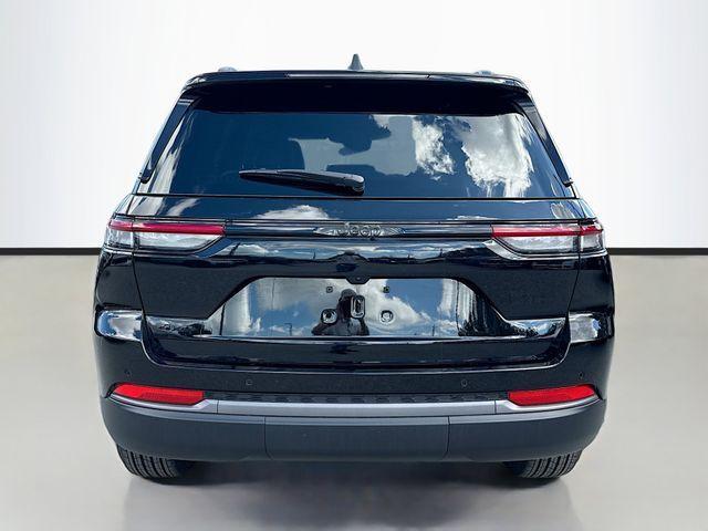 new 2026 Jeep Grand Cherokee car, priced at $44,750