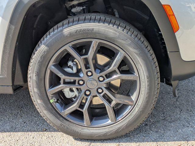 new 2025 Jeep Grand Cherokee car, priced at $44,722