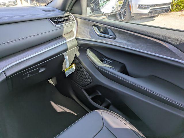 new 2025 Jeep Grand Cherokee car, priced at $44,722